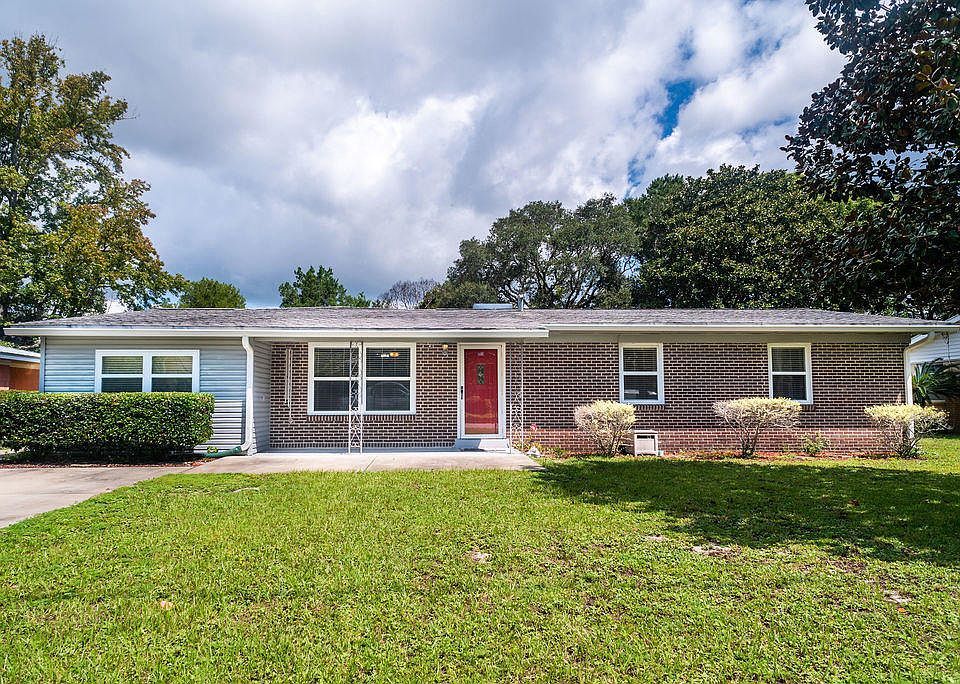 1st image of 311 Lake Dr NW