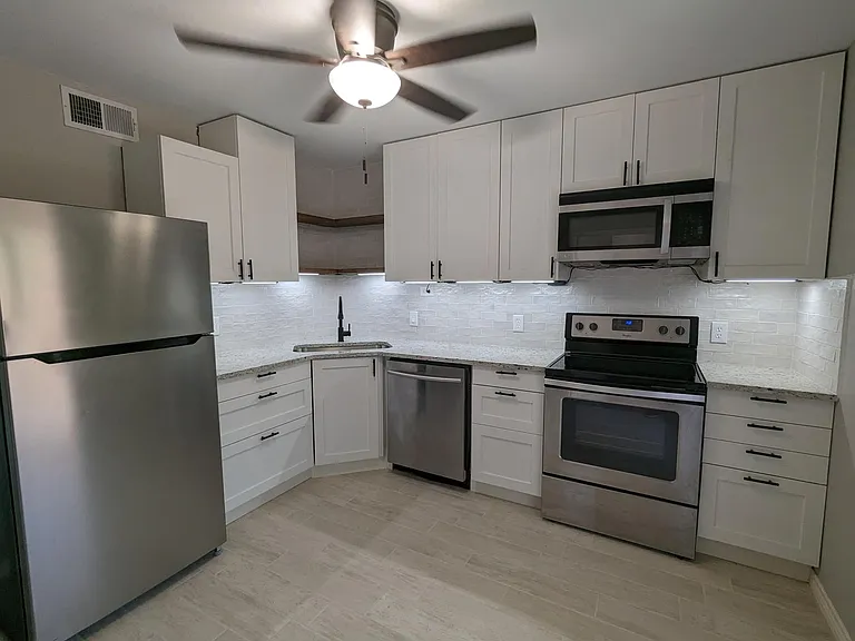 114 Scofield Ave #112 — Photo 1