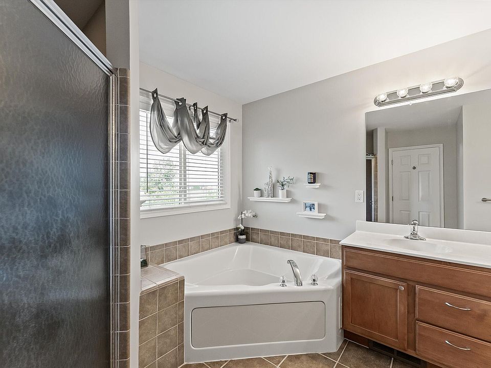 24323 Heatherwood Dr, photo 15