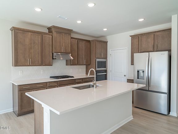 5th image of 513 Bridger Dr
