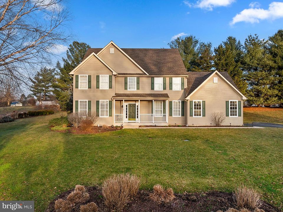 1st image of 6 Belmont Cir