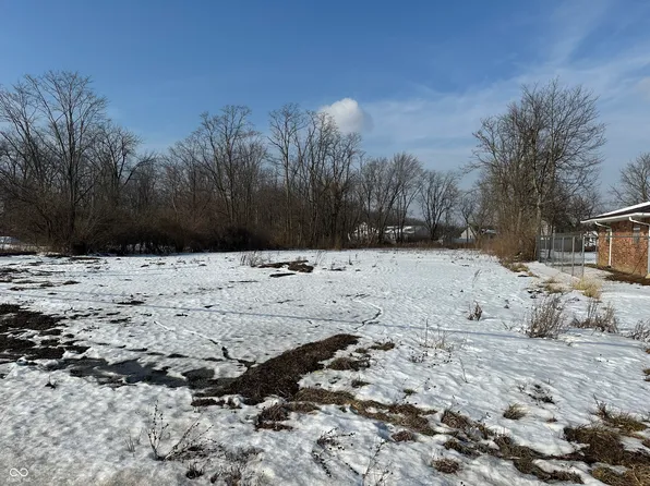 1206 E 53rd St, Anderson, IN 46013