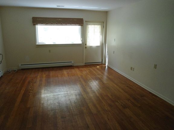 4th image of 4538 Greenfield Dr