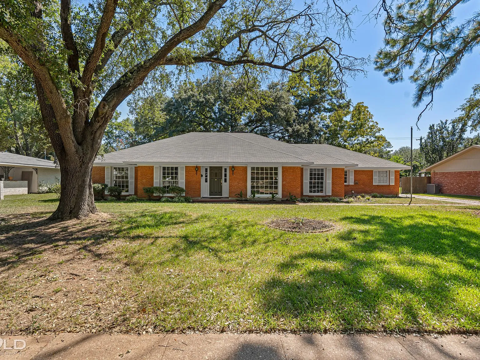 3 bed, 2800 sqft, $2,000 — Photo 1