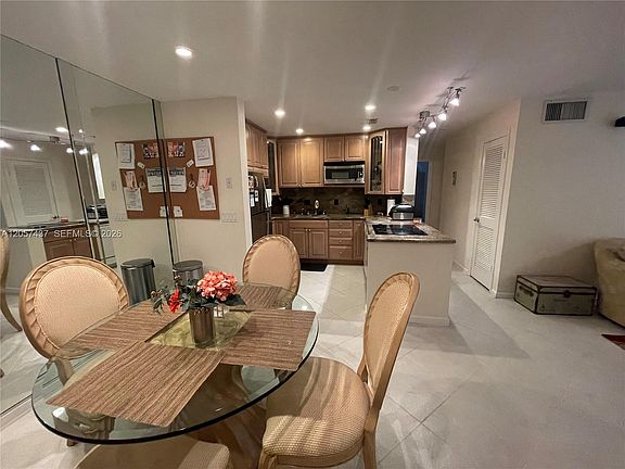 4th image of 6339 Bay Club Dr APT 2
