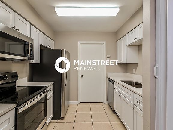 5th image of 3817 E Miller Ave