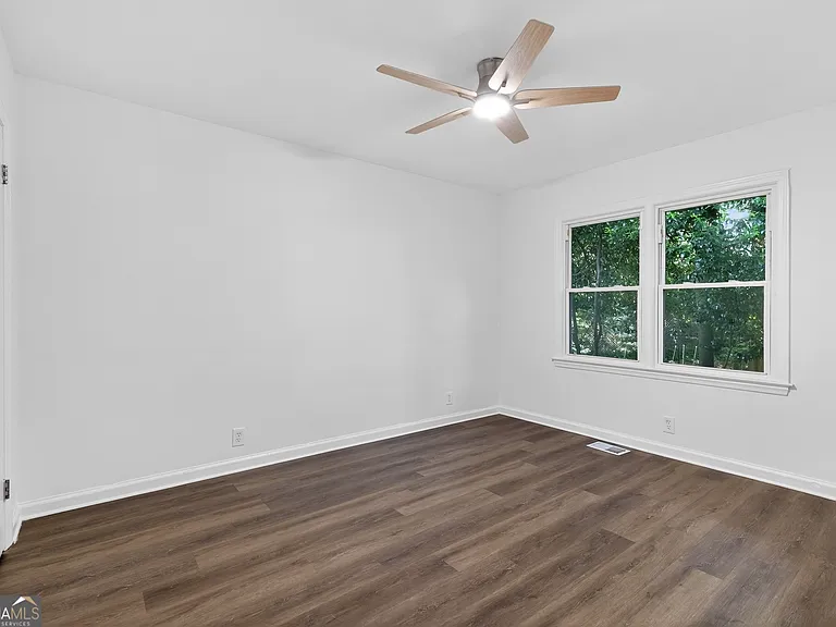 2036 McPherson Dr — Photo 17
