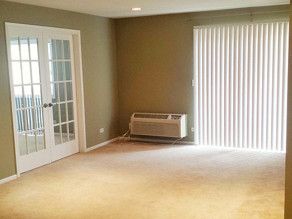 3rd image of 880 N Lakeside Dr APT 2C