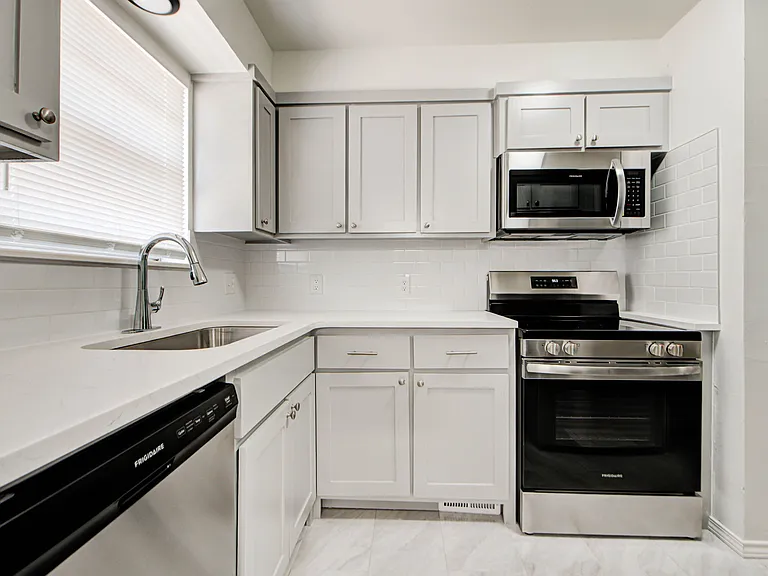 2112 Melrose Dr #1 — Photo 10