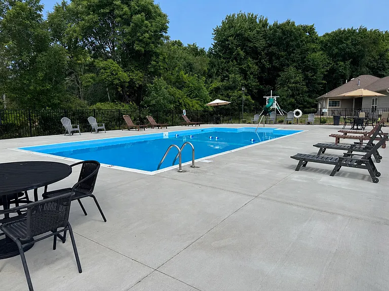 Hermitage Hills Apartments — Photo 9