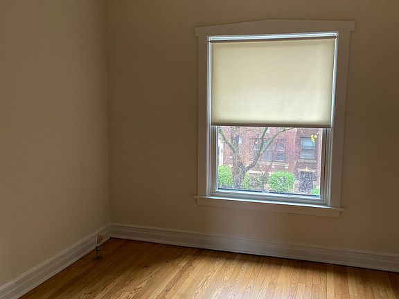 4th image of 6810 N Greenview Ave Floor 1