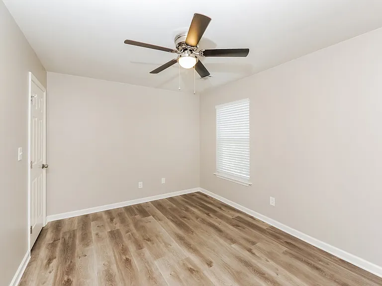 122 Village Pkwy — Photo 14