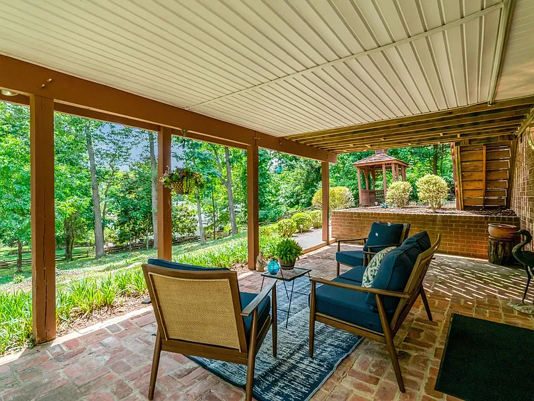 RELAX on serene, peaceful patio!