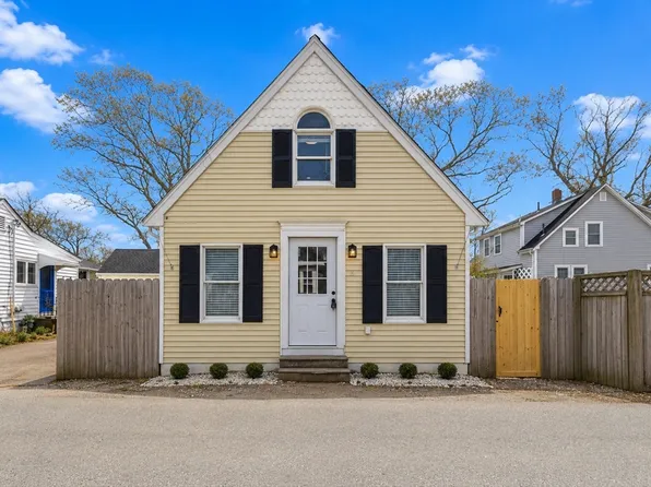 8 Cottage St, Wareham, MA 02571