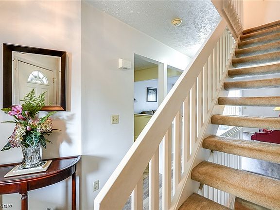3rd image of 1677 Sugarbush Ct