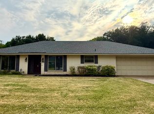 7514 Camelback Dr, Shreveport, LA 71105