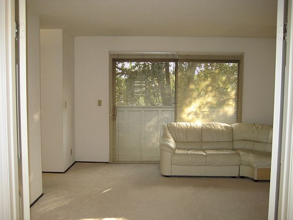 5th image of 579 E Mc Kinley Ave APT A
