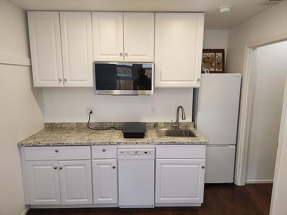 Kitchen with all new appliances, micro/conv oven, dishwasher, disposal, fridge