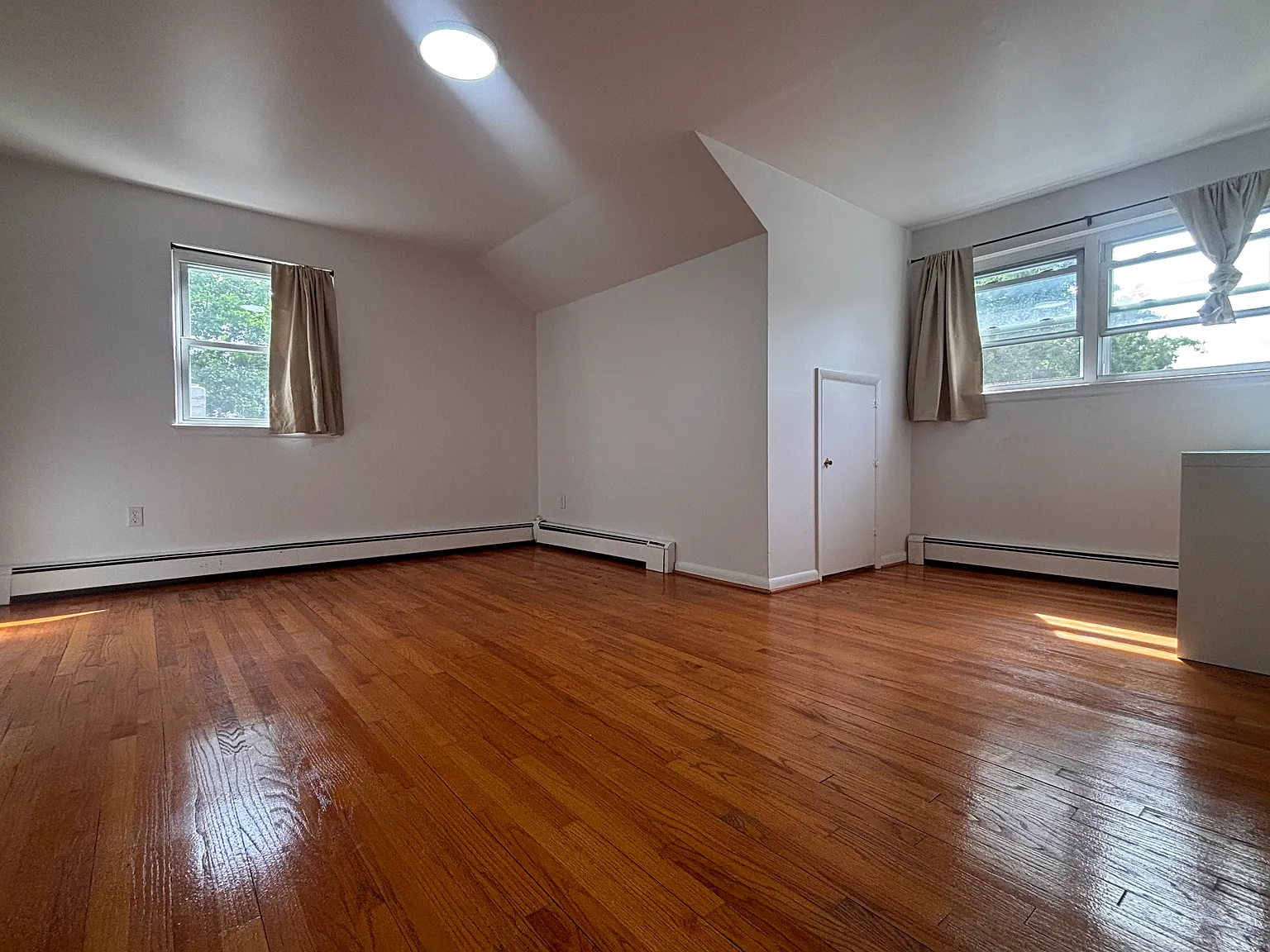 2 bed, 1300 sqft, $2,300 — Photo 4