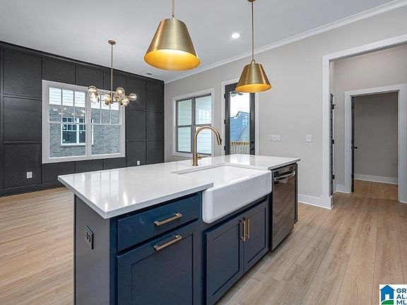 4th image of 4501 Crescent Ave