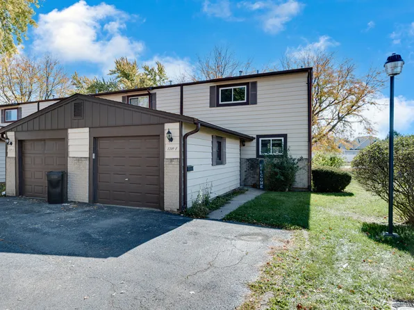 1209 Cedarwood Dr Unit F, Crest Hill, IL 60403