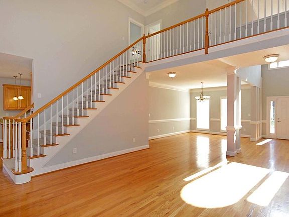 5th image of 1324 Bershire Ln