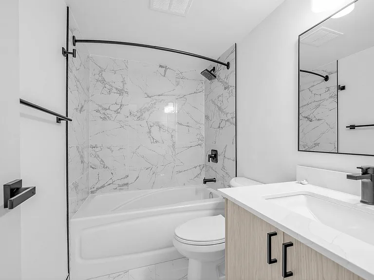 225 Davisville Ave — Photo 44