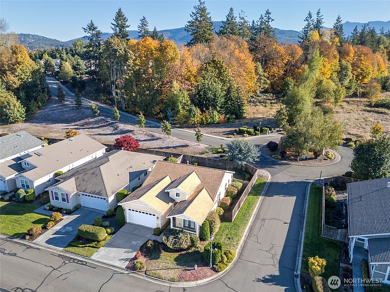 2nd image of 10 E Lobelia Drive