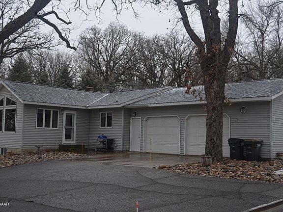 3rd image of 915 2nd St NE