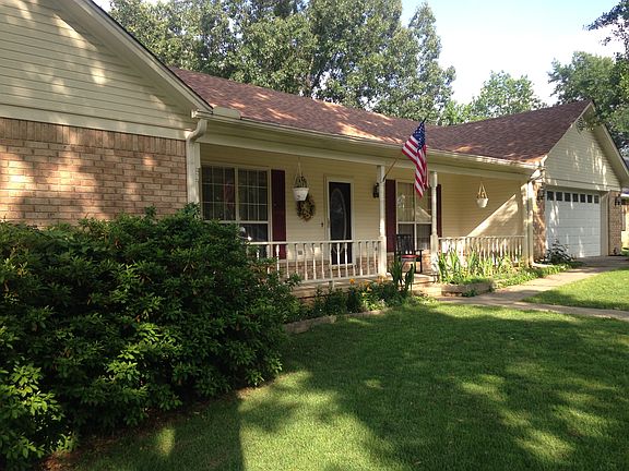2nd image of 204 Live Oak Dr