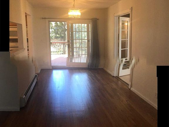 4th image of 100 Hillwood Ln