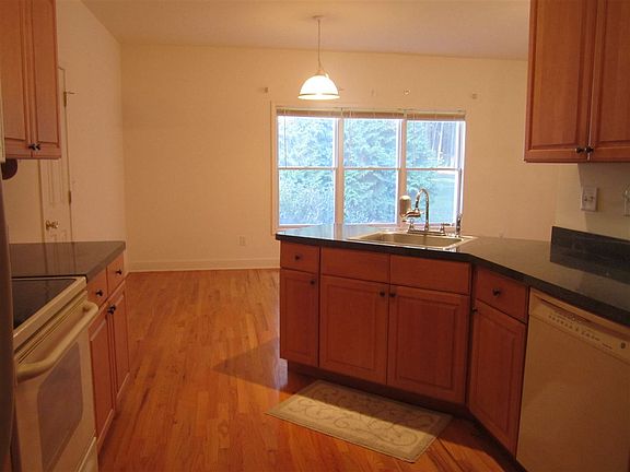 4th image of 22 Karner Dr