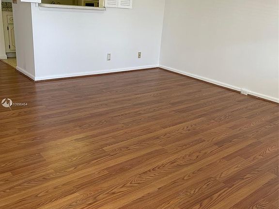 4th image of 138 Upminster Cir #F