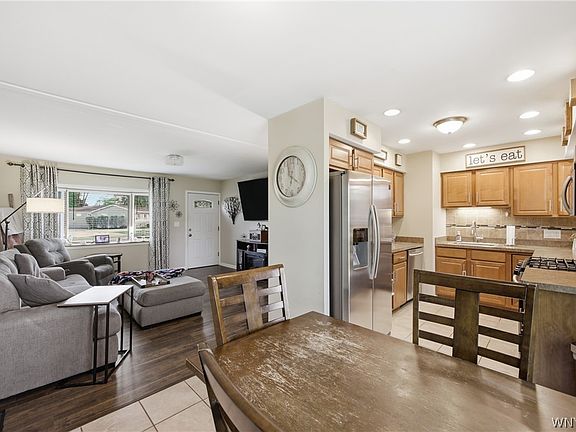 5th image of 92 Ridgedale Cir