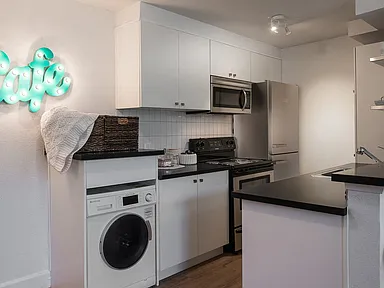 1 BR, 1 BA B