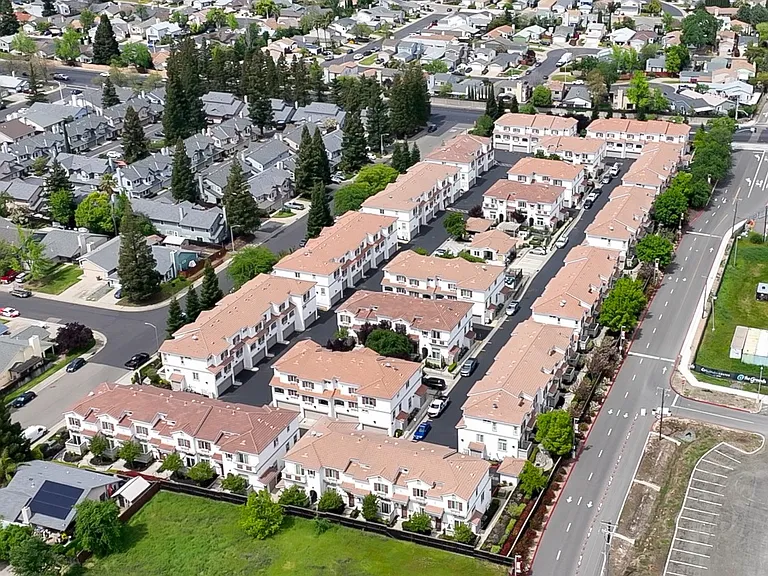 Adora Townhomes — Photo 12