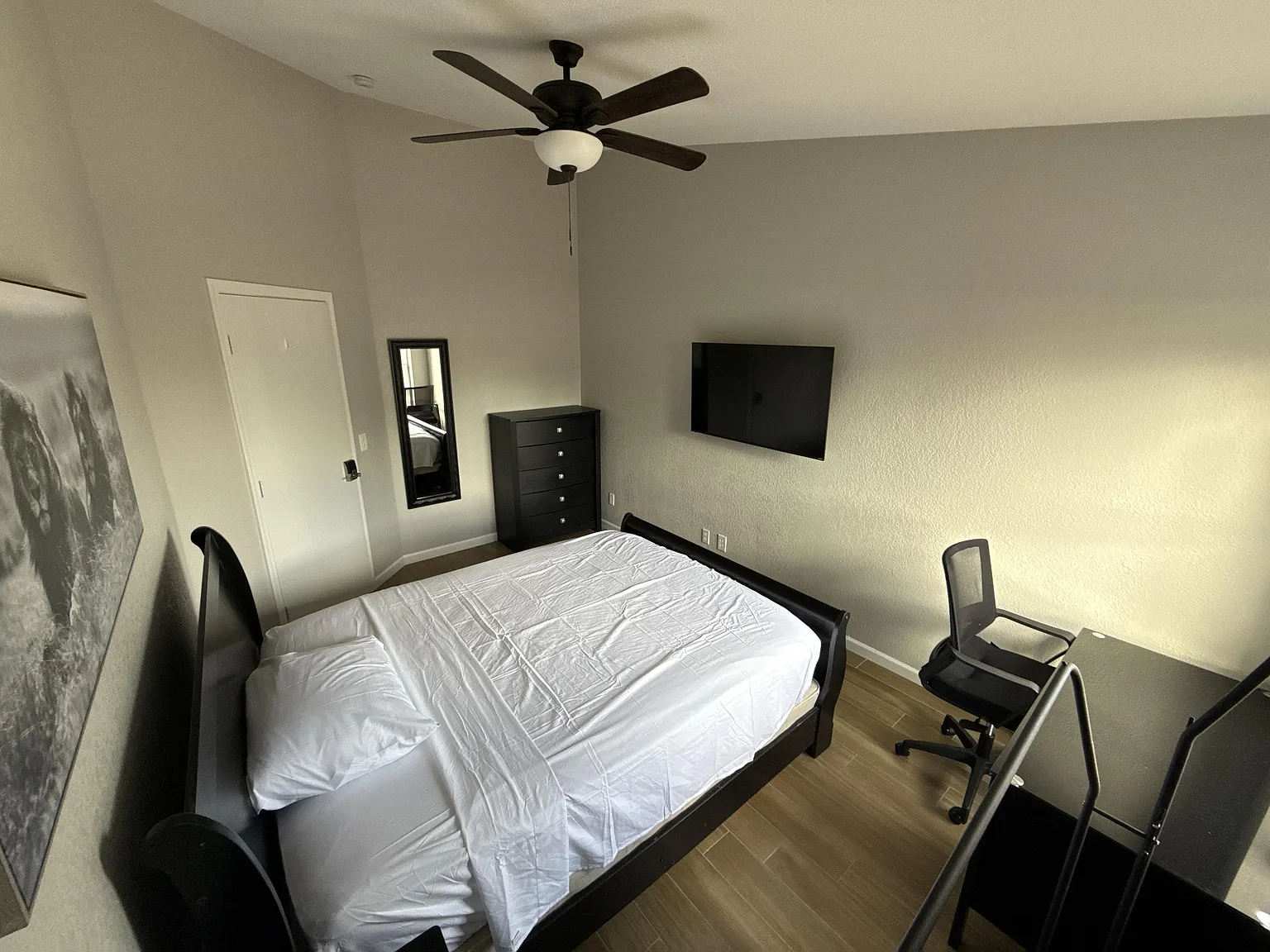 4 bed, 3.0 bath, 2685 sqft, $957 — Photo 1