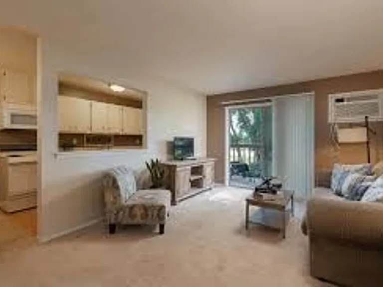 LaCrosse Apartments — Photo 8