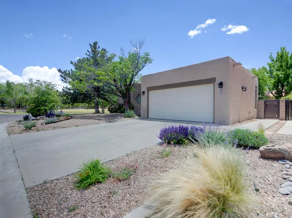 300 La Chamisal Ln NW, Los Ranchos De Albuquerque, NM 87107