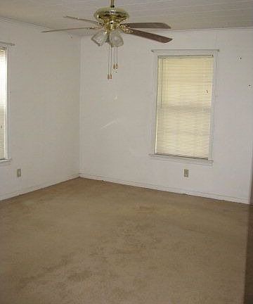 4th image of 2925 Railroad Ave