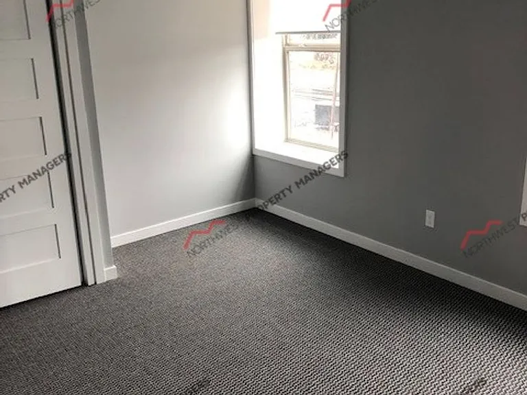 108 E Maple St — Photo 7