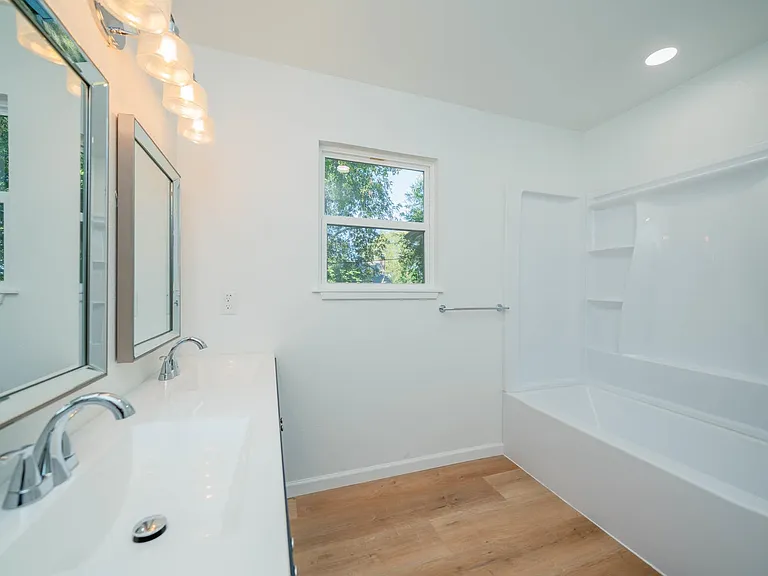 607 N Pacific St — Photo 15