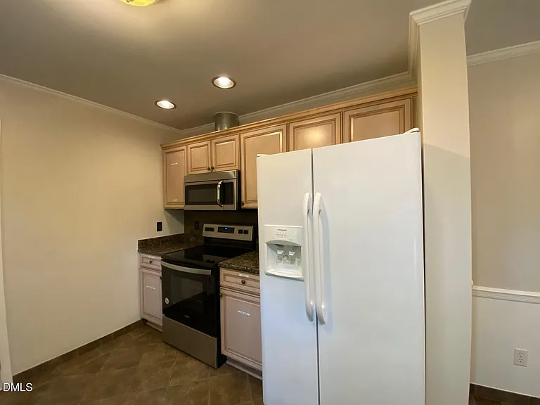 409 Killington Dr — Photo 5