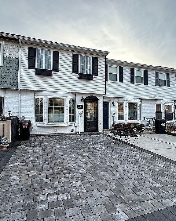 1st image of 48 Sandalwood Dr