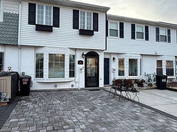 48 Sandalwood Dr