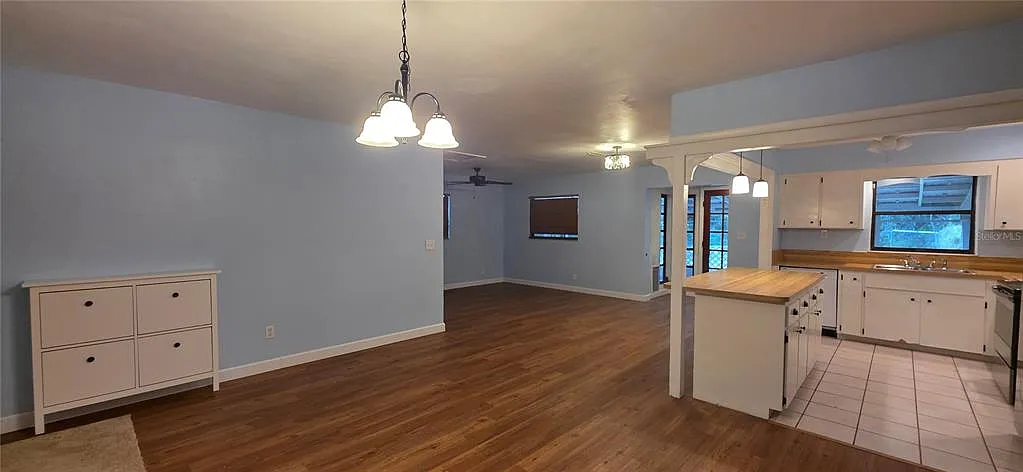2 bed, 1.0 bath, 1196 sqft, $1,800 — Photo 3