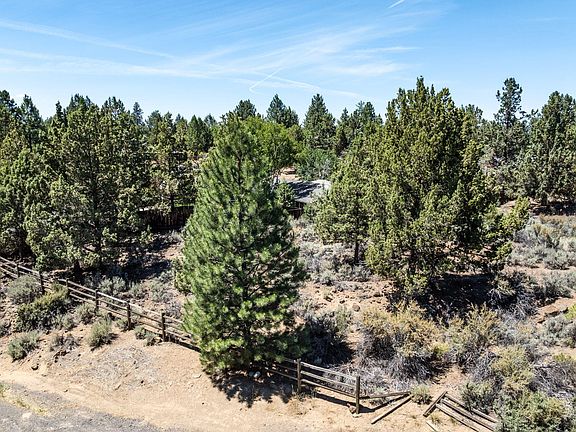 3rd image of 20874 Greenmont Dr