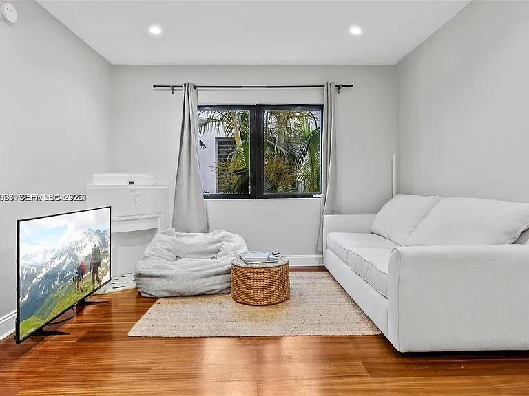 750 Jefferson Ave #14 — Photo 8