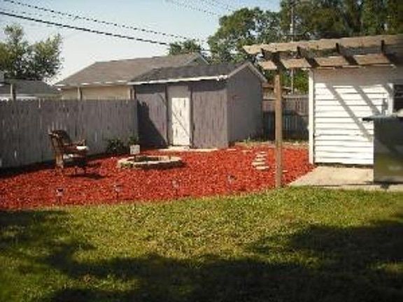 4th image of 3220 Fairview Ave