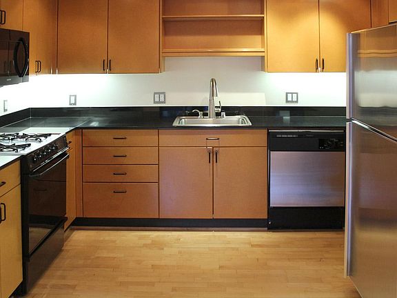 5th image of 139 Welsh St APT 5